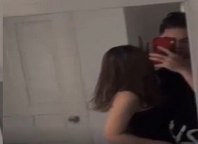 sex viet hach cam Vừa chơi anh vừa lấy toy chọt đít